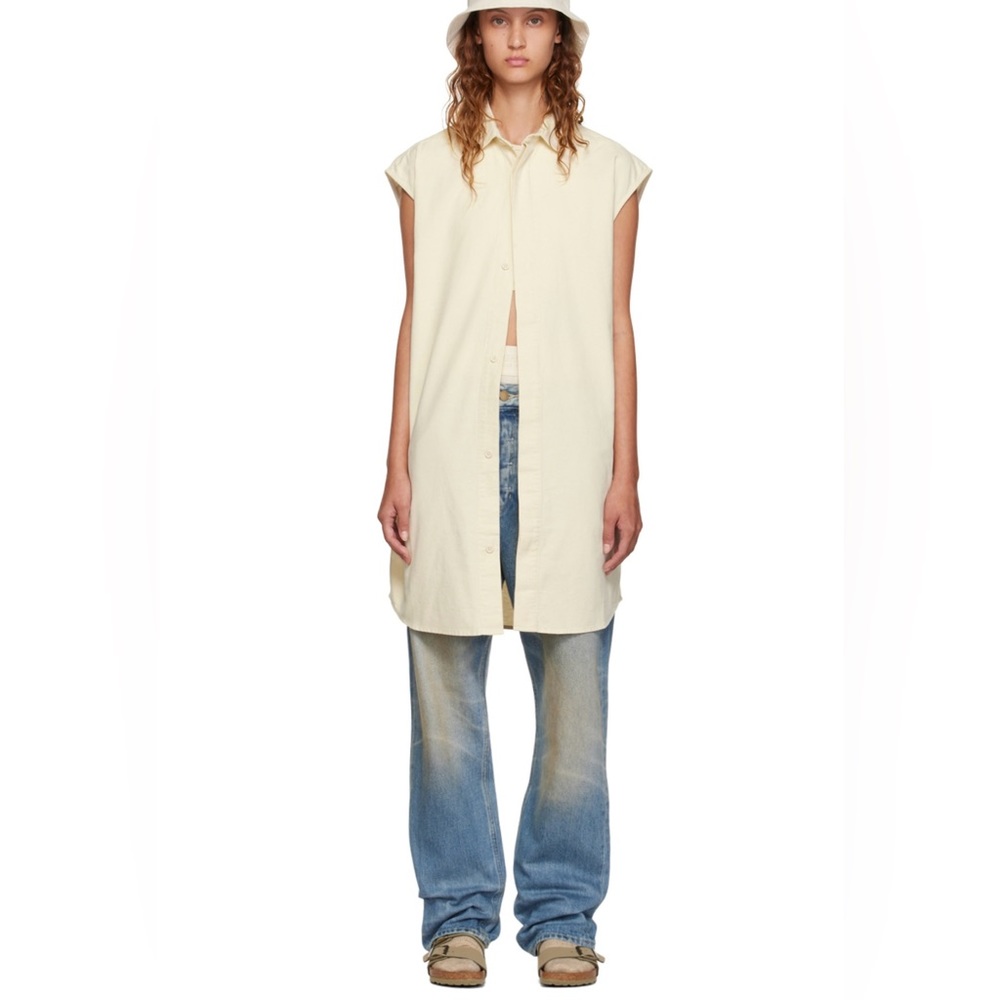 FEAR OF GOD ESSENTIALS.  Off-white sleeveless shirt
